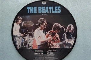 THE BEATLES "REVOLUTION/HEY JUDE" 7" 45 PICTURE DISC MINT NEVER PLAYED! - Picture 1 of 2