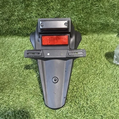 Soporte de placa trasera genuino Suzuki GSXR1000 R Phantom 2016 Foto 1 de 4