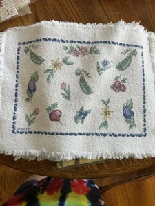 Vintage 4 Pfaltzgraff Vegetables Cloth  Placemats Very Clean - Picture 1 of 1