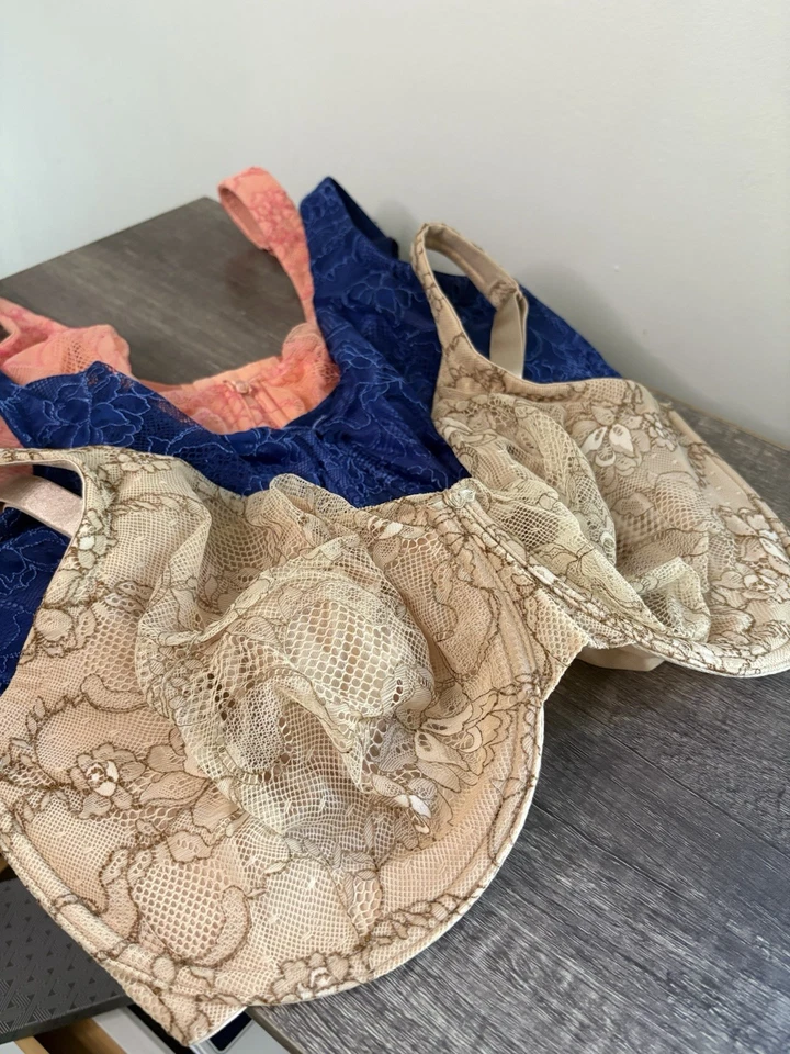 Juego de 3 sujetadores cacique de encaje para mujer 38H beige/azul/coral con aros Foto 1 de 4
