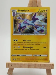 Pokemon TCG Toxtricity 063/189 Rare Holo Astral Radiance - Foto 1 di 4