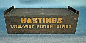 Anillos de pistón Hastings vintage letrero de metal piezas de automóvil concesionario mostrador catálogo soporte - Imagen 1 de 7