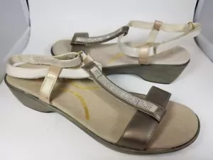 Naot Mujer Sandalias Marsanne T Correa Cuña Baja Cuero Metálico Talla 9 40 Nuevo - Imagen 1 de 6