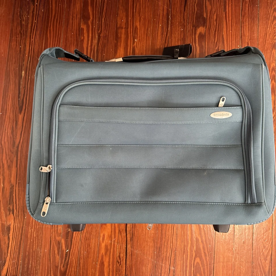 Samsonite Garment Bi-Fold SuitCase Wheeled Bag Rolling Travel Luggage Aqua Green - Image 1 of 4