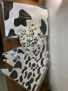 Cow print plastic tablecloth a lot of 6, 4 banners & balloons party decor - Picture 1 of 5