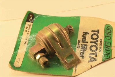 Filtro de combustible para Toyota Corona y MKII 1969-72 2 roscas ángulo recto 23030-31013 Foto 1 de 4