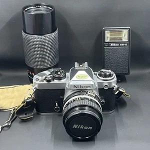 Fotocamera Nikon fe con 2 obiettivi e dettagli flash in descrizione - Foto 1 di 24