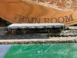 UNKNOWN MAKE  N SCALE UNION PACIFIC RAILROAD SHORT FLAT CAR - Picture 1 of 3