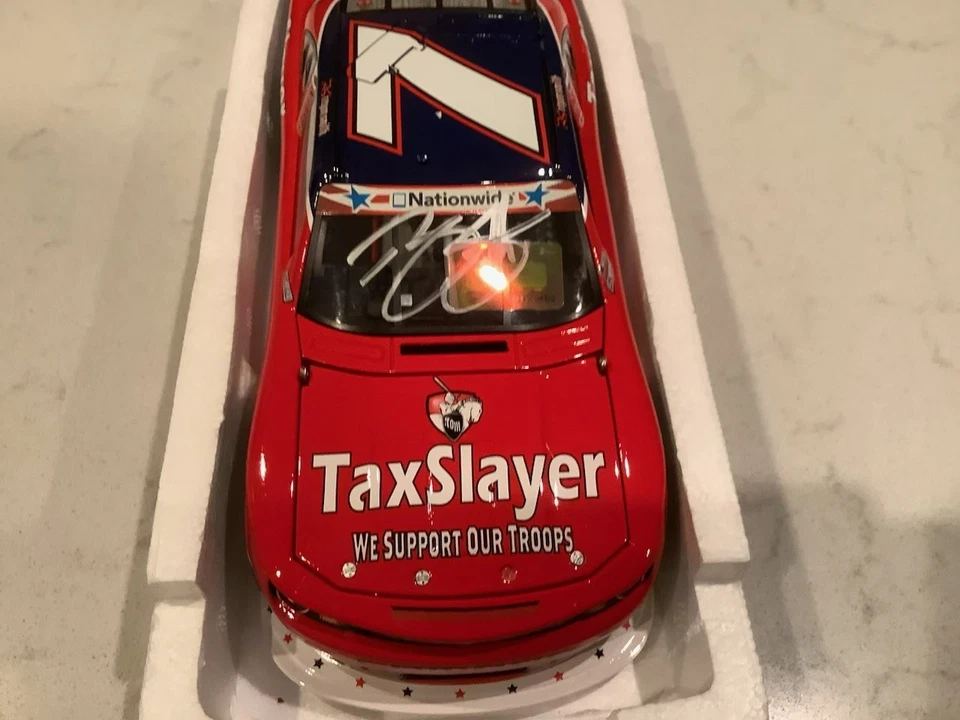 REGAN SMITH AUTOGRAFIADO 2013 TAXSLAYER APOYAMOS A NUESTRAS TROPAS FUNDIDO A PRESIÓN CON CERTIFICADO DE AUTENTICIDAD Y TARJETA Foto 1 de 4