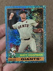 Topps Heritage 2025 cromo azul claro brillo #214 Matt Chapman - Gigantes - Imagen 1 de 2