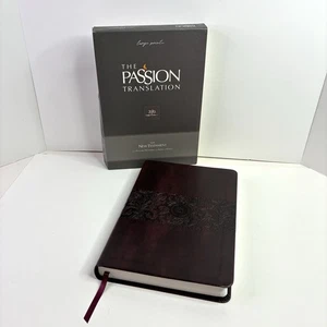 The Passion Translation New Testament (2020 Edition) Large Print Burgundy - Foto 1 di 16