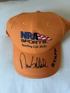 Tom Selleck SOMBRERO NRA Autografiado Atrevidamente Nunca Usado con Certificado de Autenticidad ARTÍCULO EXTREMADAMENTE RARO - Imagen 1 de 5