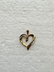10K GOLD DIAMOND HEART PENDANT - Picture 1 of 4