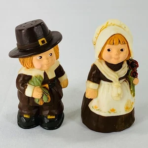 Hallmark Merry Miniature  1978 Pilgrim Boy and Girl Salt And Pepper Shaker Set - Picture 1 of 13