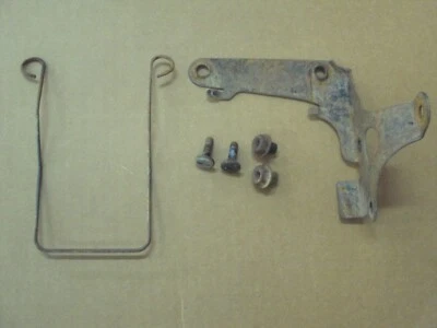 Honda Fourtrax 350 Foreman Front Right Fender Mud Flap Support Mount 86 87 88 89 - Image 1 of 2