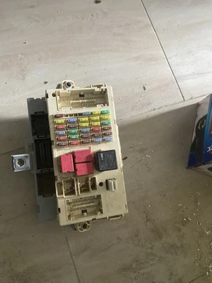 CENTRALINA PORTA FUSIBILI ALFA ROMEO Brera 1° Serie 2400 Diesel (2005) RI 584398 - Immagine 1 di 2