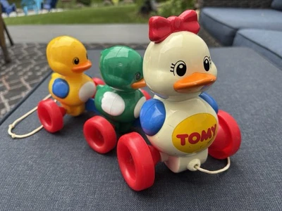 Tomy Mommy Duck & Ducklings Quack Along Pull Toy No Sound Baby Einstein 90’s VTG - Image 1 of 4