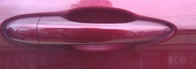 Chrysler 200 2015 16 17 pasajero delantero derecho manija de puerta derecha en rojo PRV Foto 1 de 4