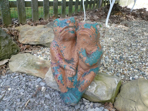 VERY COOL VINTAGE CEMENT/CONCRETE LOVEBIRD HUGGING FROGS/TOADS MID CENTURY Cover