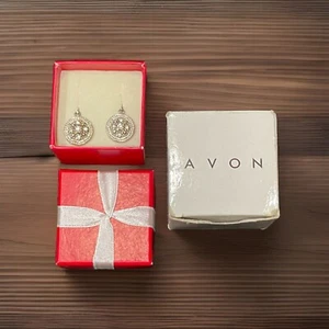 Orecchini Avon Fiocco di Neve In Scatola Rossa Firmata - Foto 1 di 4