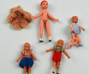 5 antike Puppenhaus Mini Puppen Konvolut 2 Mädchen 3 Jungen einige Beschädigungen - Bild 1 von 13