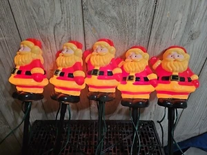 NAVIDAD: 5 SANTAs Moldes Soplados Estacas de Patio Iluminadas, se pueden añadir más, DE COLECCIÓN FUNCIONA - Imagen 1 de 20