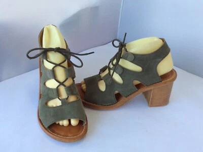 Bella Vita Italy Green Suede Block Heels Caged Open Toe Sandals Shoes Size 9 M - Image 1 of 4