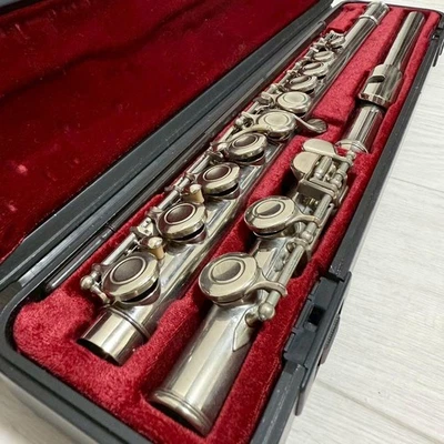 YAMAHA YFL-211SII Flute E Mechanism Excellent Condition - Image 1 of 4
