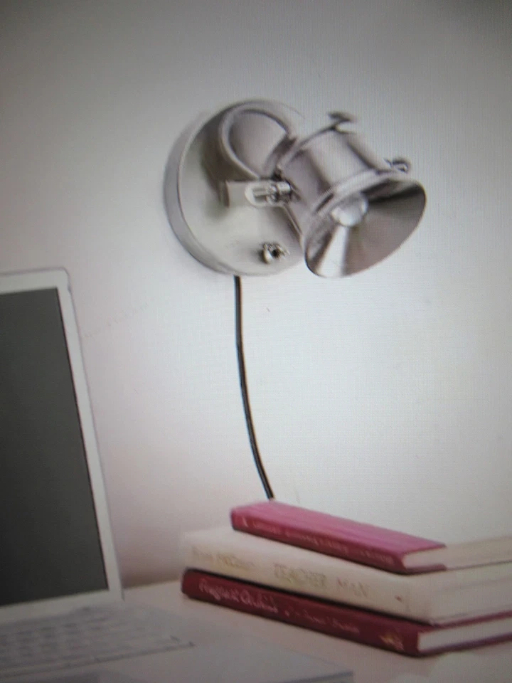 Hampton Bay 5,1 pol. Lâmpada de mesa LED integrada de níquel escovado - Imagem 1 de 4