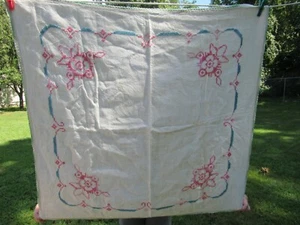 CLEAN VINTAGE HANDMADE LINEN TABLECLOTH - 33" X 31" - PRETTY - Picture 1 of 7