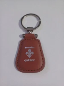Vintage Souvenir Schlüsselanhänger QUEBEC Keychain FLEUR DE LYS Ancien Porte-Clés CANADA - Bild 1 von 3