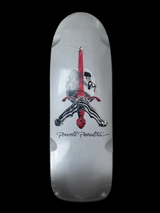 Powell Peralta Rodriguez teschio argento sigillato in fabbrica + mazzo da skate con spada - Foto 1 di 2