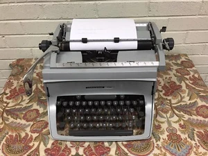 ANTIQUE VTG UNDERWOOD FIVE TYPEWRITER W/COVER AND INSTRUCTIONS WORKS NICE SHAPE - Picture 1 of 24