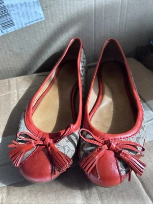 Zapatos planos de ballet Coach Sophia para mujer talla 11 de cuero coral firma con arco para conducir Foto 1 de 4