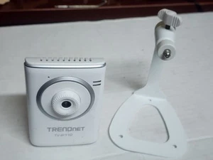 TRENDNET WIRELESS INTERNET SURVEILLANCE CAMERA TV-IP110WN G3.2 - Picture 1 of 3