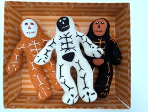 Skelett Trio 3er Set Strickstoff bestickt Halloween Deko Ornament - Bild 1 von 8