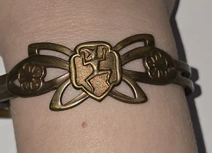 Pulsera de colección estilo brazalete de latón brownies Girl Scouts of America circa años 50 - Imagen 1 de 5