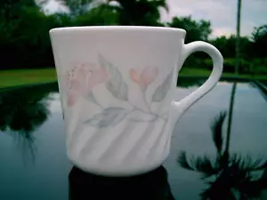 CORELLE WIRBELTE MOHNBLUME GRAUE BLÄTTER CORNING TASSE - Bild 1 von 3