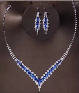 Set collana e orecchini bijoux da donna - Foto 1 di 1