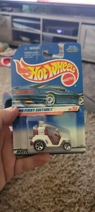 Hot Wheels 1999 First Editions Red/White Teed Off Golf Cart Wheels #9/26 NEW - Picture 1 of 3