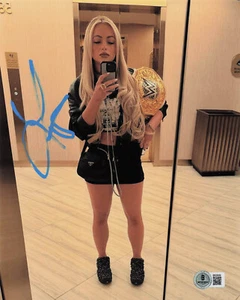 Foto firmada por Liv Morgan autógrafo WWE 8x10 Beckett BAS LMRT reloj ella - Imagen 1 de 1