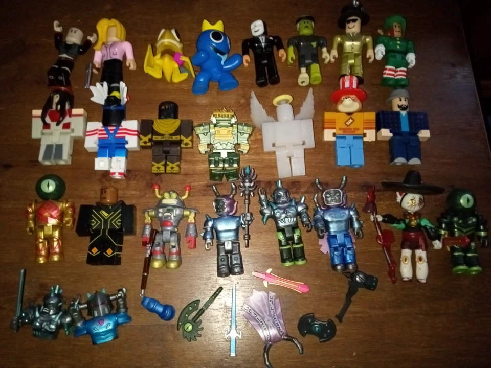 Lote de 23 figuras y armas Jazwares Roblox piezas extra Foto 1 de 4