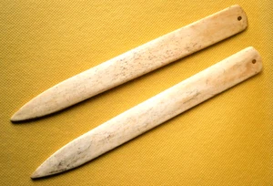 Paar antike Knochengeräte, evtl. mit dem Nähen zu tun - Bild 1 von 4