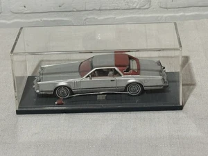 1/43 NEO Lincoln Continental Mark V Silver/Red DAMAGED PARTS CAR ONLY - Picture 1 of 16