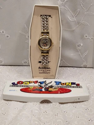 Reloj Looney Tunes Armitron Tonificado Dorado Cara Redonda Coleccionable Con Estuche Original Foto 1 de 4