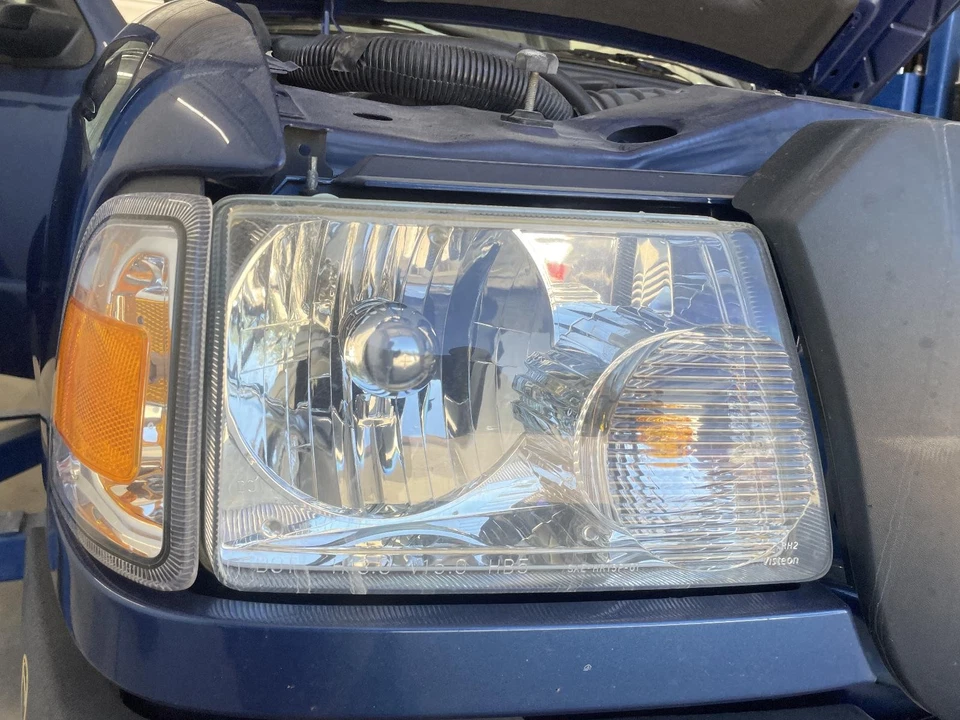 Conjunto de farol direito usado serve: 2008 Ford Ranger grau direito A - Imagem 1 de 4