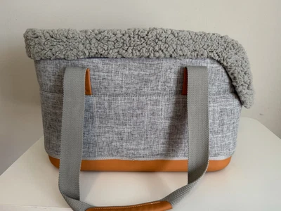 dog carrier - Image 1 of 4