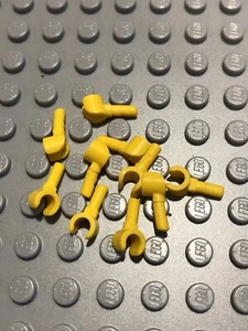 10 X NEW LEGO Yellow Hands Minifigure Figs Minifig Glove Arm Torso Part L39 - Bild 1 von 1