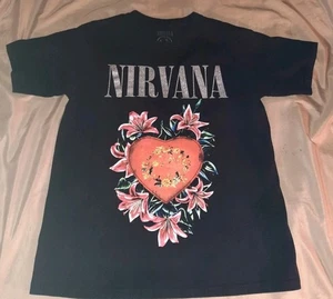 Nirvana T Shirt Unisex Size S/M Black Heart Shaped Box Band Tee Glitter - Picture 1 of 4