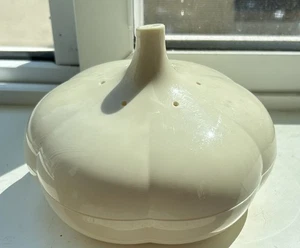 Tupperware Garlic Keeper Saver Storage Forget Me Not #5657 Ivory White - Picture 1 of 3